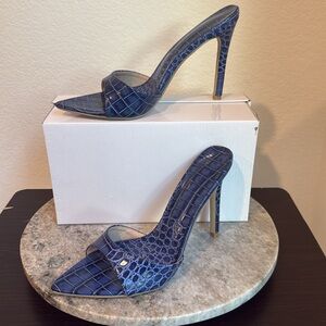 SHEIN Blue crocodile pattern stiletto heel 
Size - 9.5US